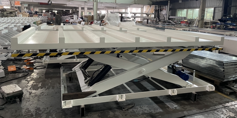 Hydraulický výtah se 6 pozicemi vidlice pro panelový nábytek: Přizpůsobené řešení přenosu materiálu